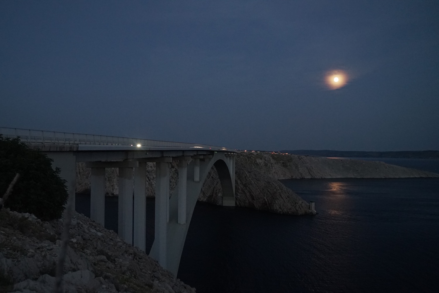 Pag-Brücke-Kroatien-Mondschein